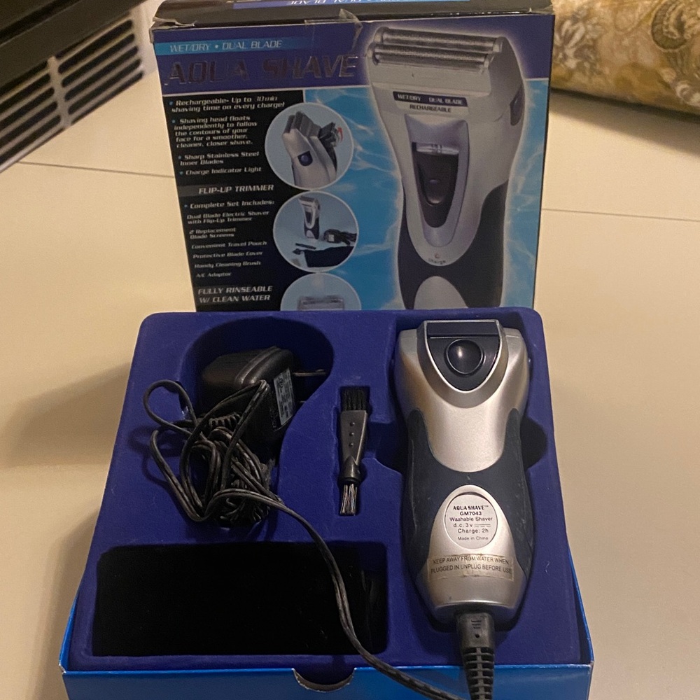 Vintage Electric Razor - Silver and Black